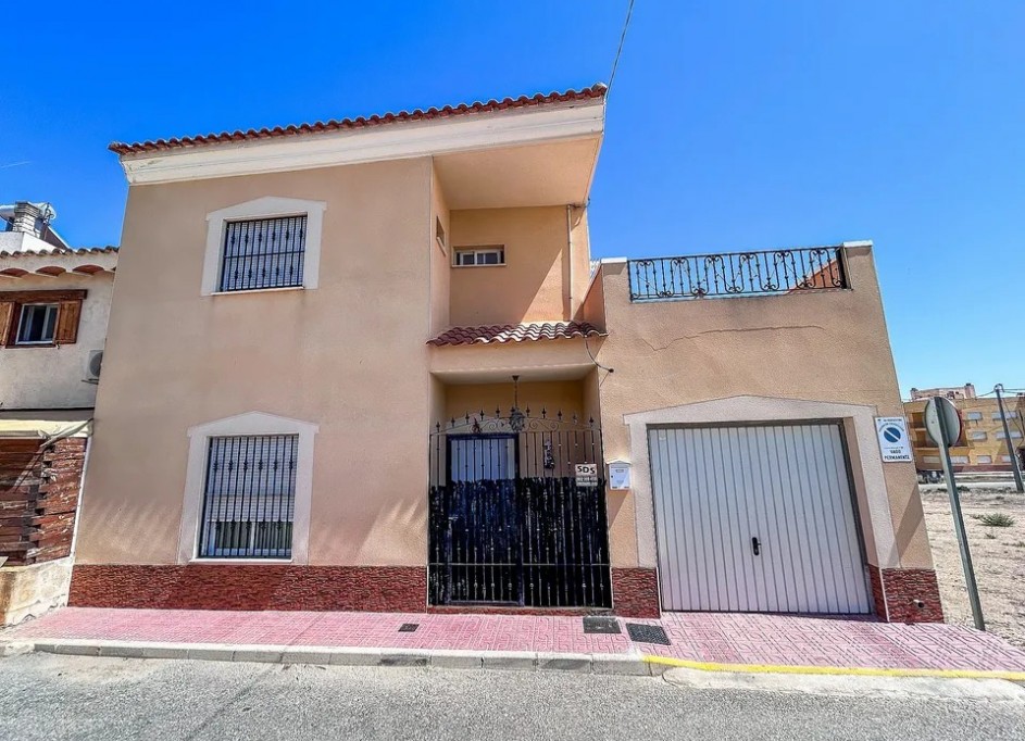 Venta - Casa de pueblo -
Hondón de los Fráiles