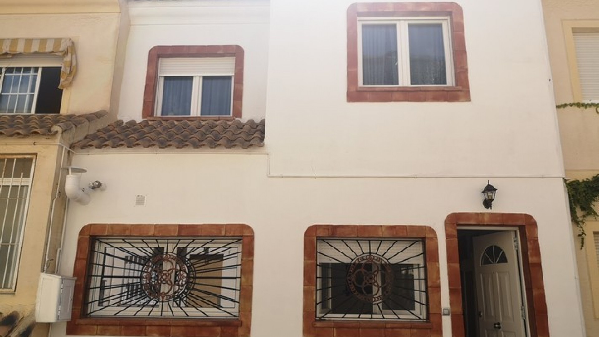 Venta - Casa de pueblo -
Los Montesinos - Montesinos