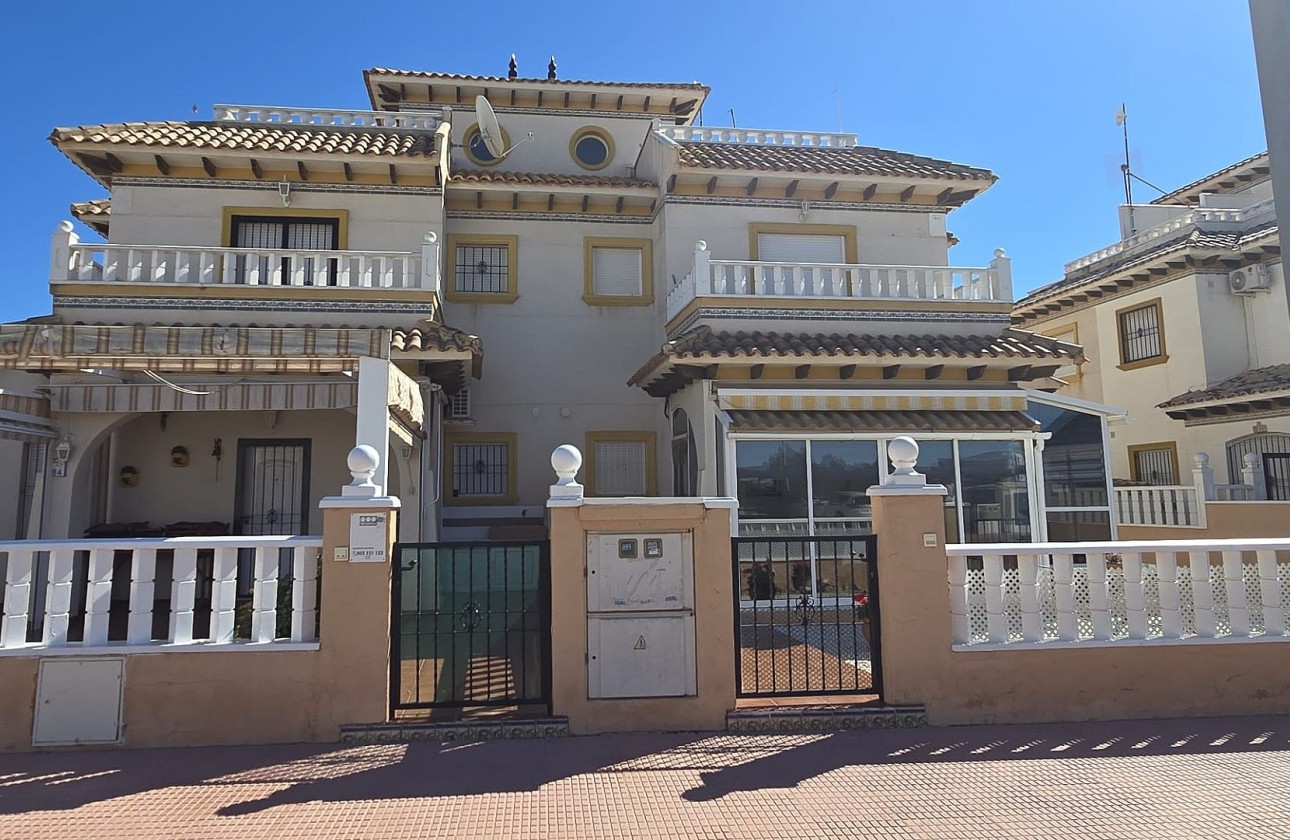 Venta - Casa de pueblo -
Orihuela Costa - Costa Blanca
