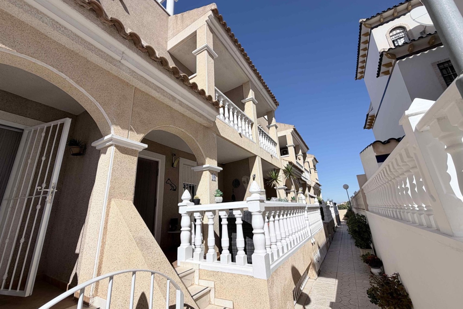 Venta - Casa de pueblo -
Orihuela Costa - Costa Blanca