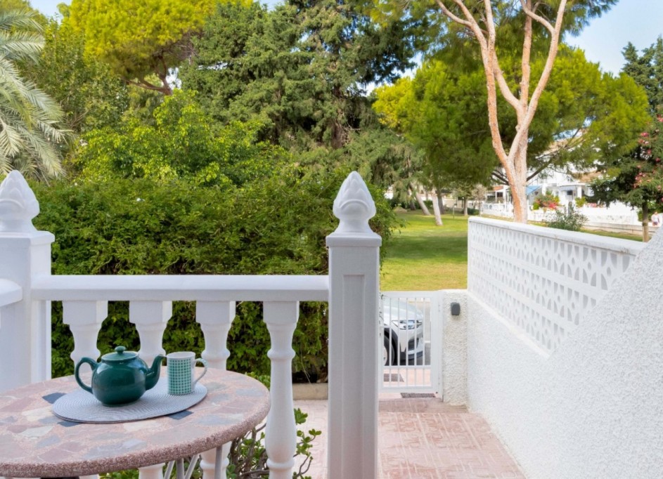 Venta - Casa de pueblo -
Orihuela Costa - La Zenia