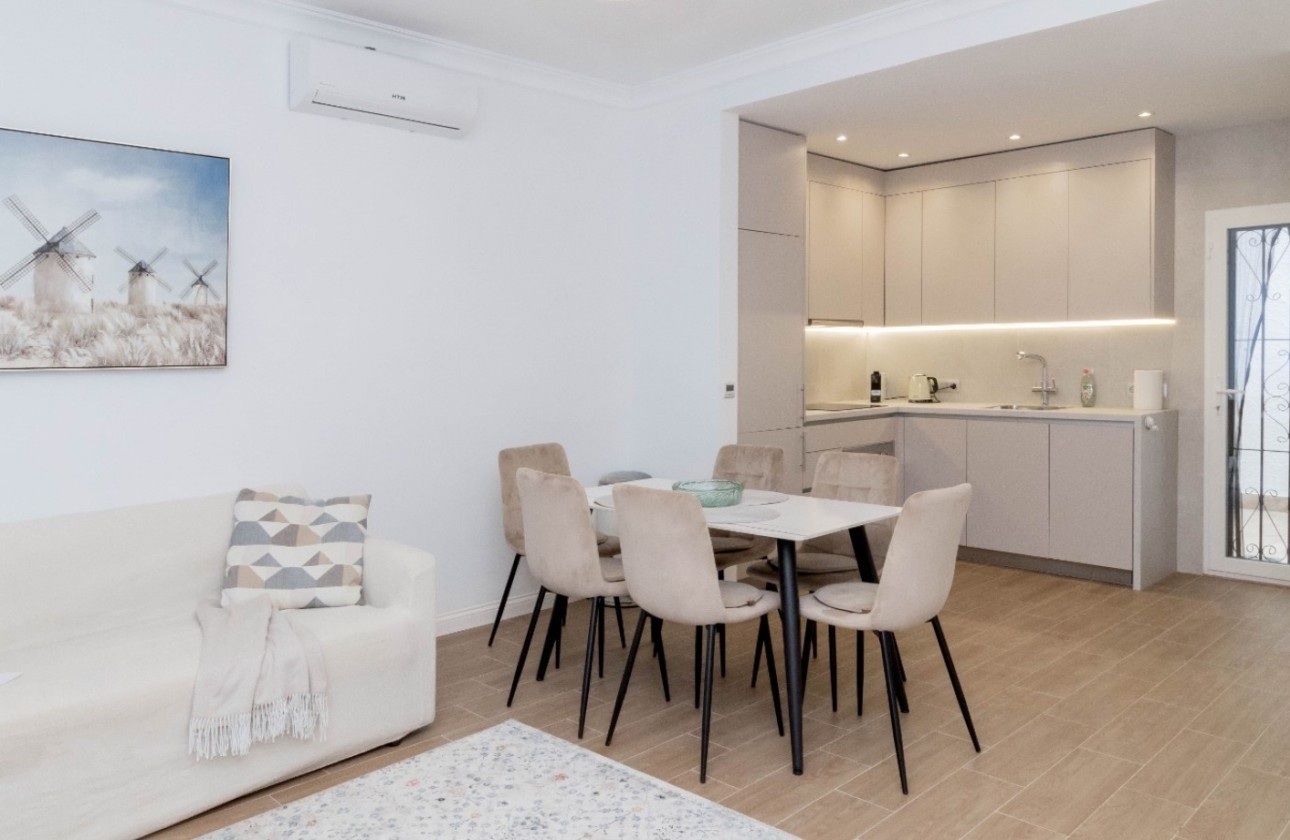 Venta - Casa de pueblo -
Orihuela Costa - La Zenia