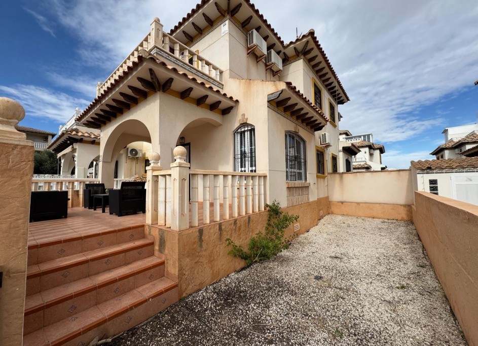 Venta - Casa de pueblo -
Orihuela Costa - Lomas de Cabo Roig-Los Dolses