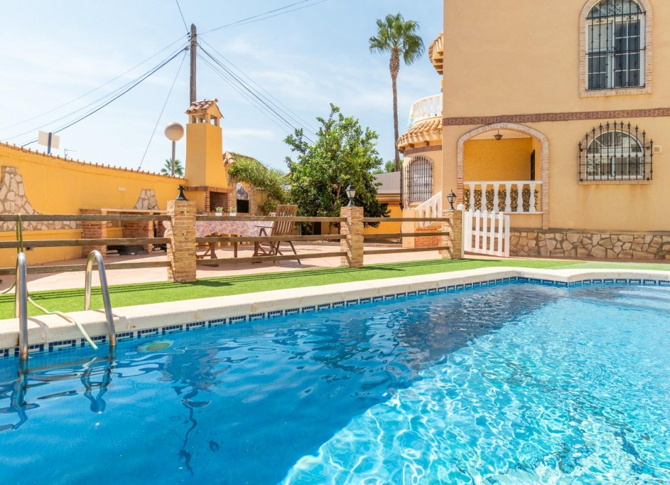 Venta - Casa de pueblo -
Orihuela Costa - Los Almendros-La Florida