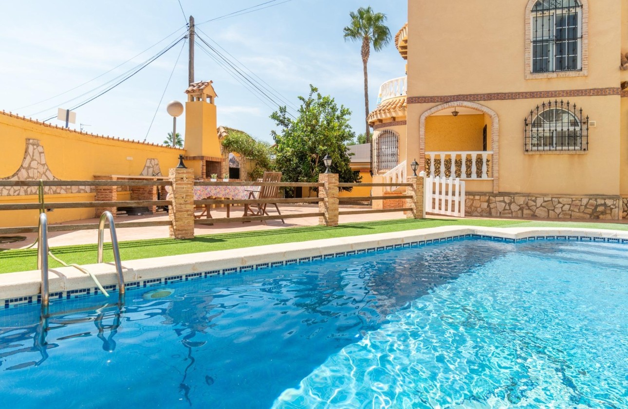 Venta - Casa de pueblo -
Orihuela Costa - Los Almendros-La Florida