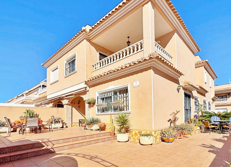 Venta - Casa de pueblo -
Orihuela Costa - Villamartín