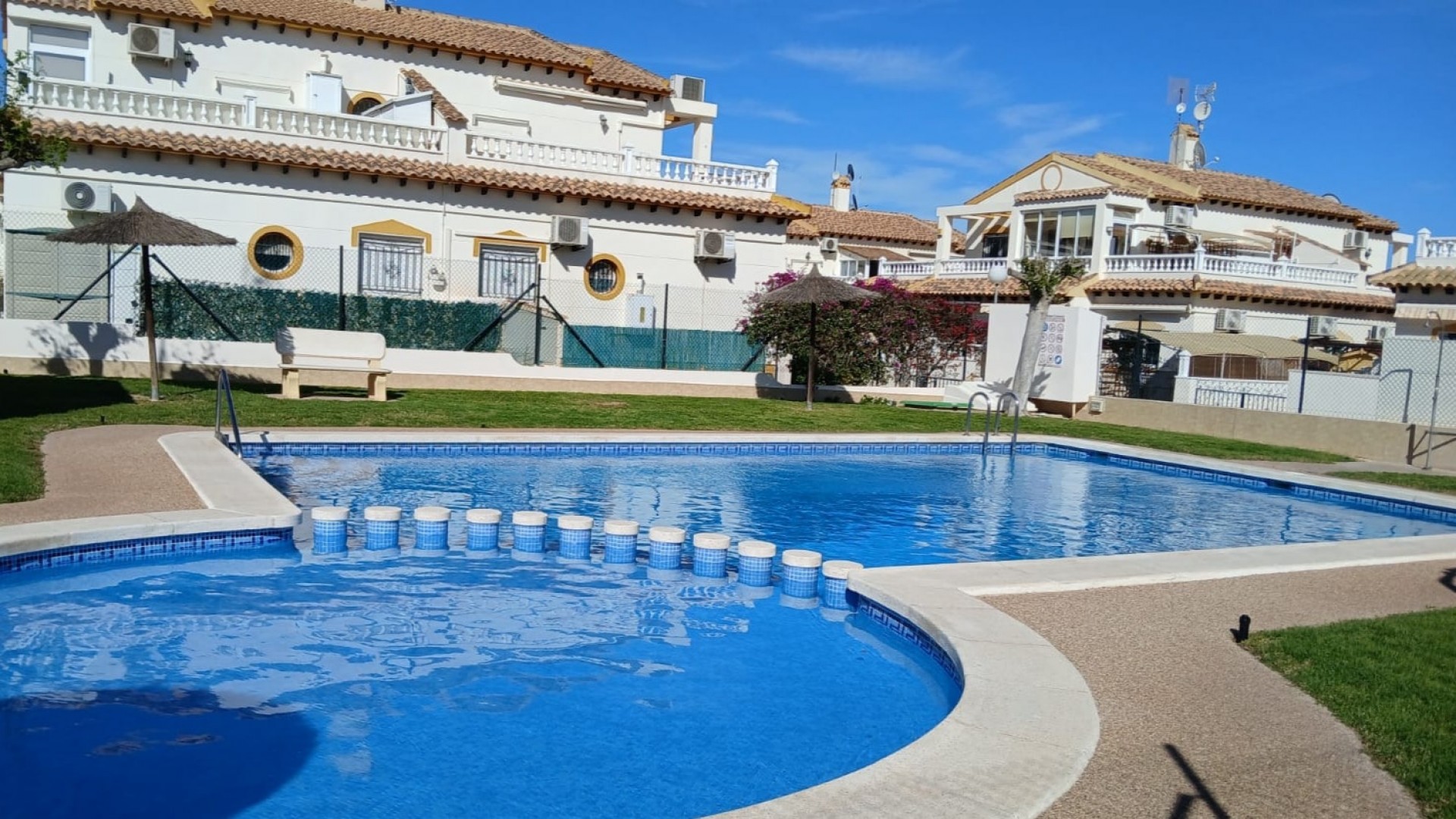 Venta - Casa de pueblo -
Orihuela Costa