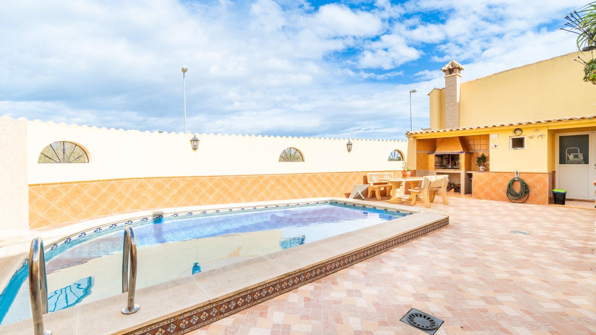 Venta - Casa de pueblo -
Orihuela - Desamparados-Hurchillo-Torremendo