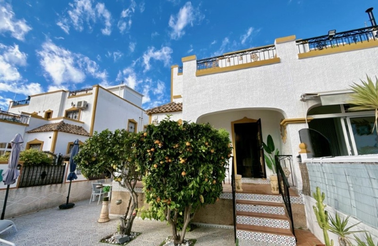 Venta - Casa de pueblo -
Orihuela - Desamparados - Hurchillo - Torremendo