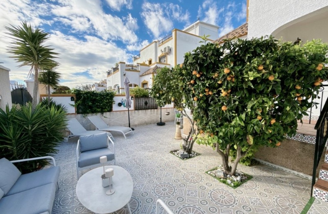 Venta - Casa de pueblo -
Orihuela - Desamparados - Hurchillo - Torremendo