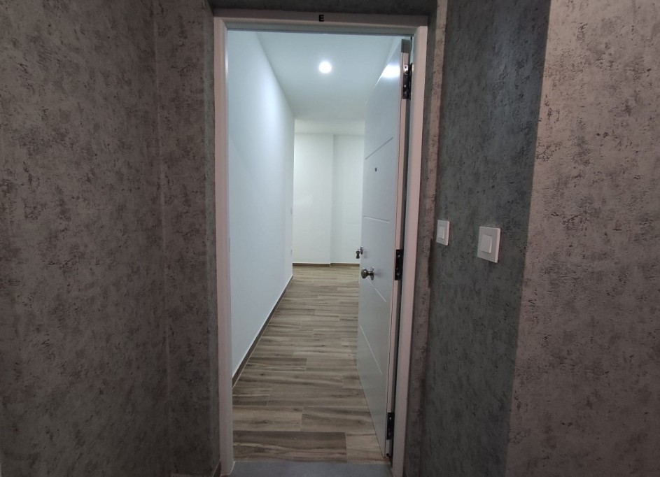 Venta - Casa de pueblo -
Petrer