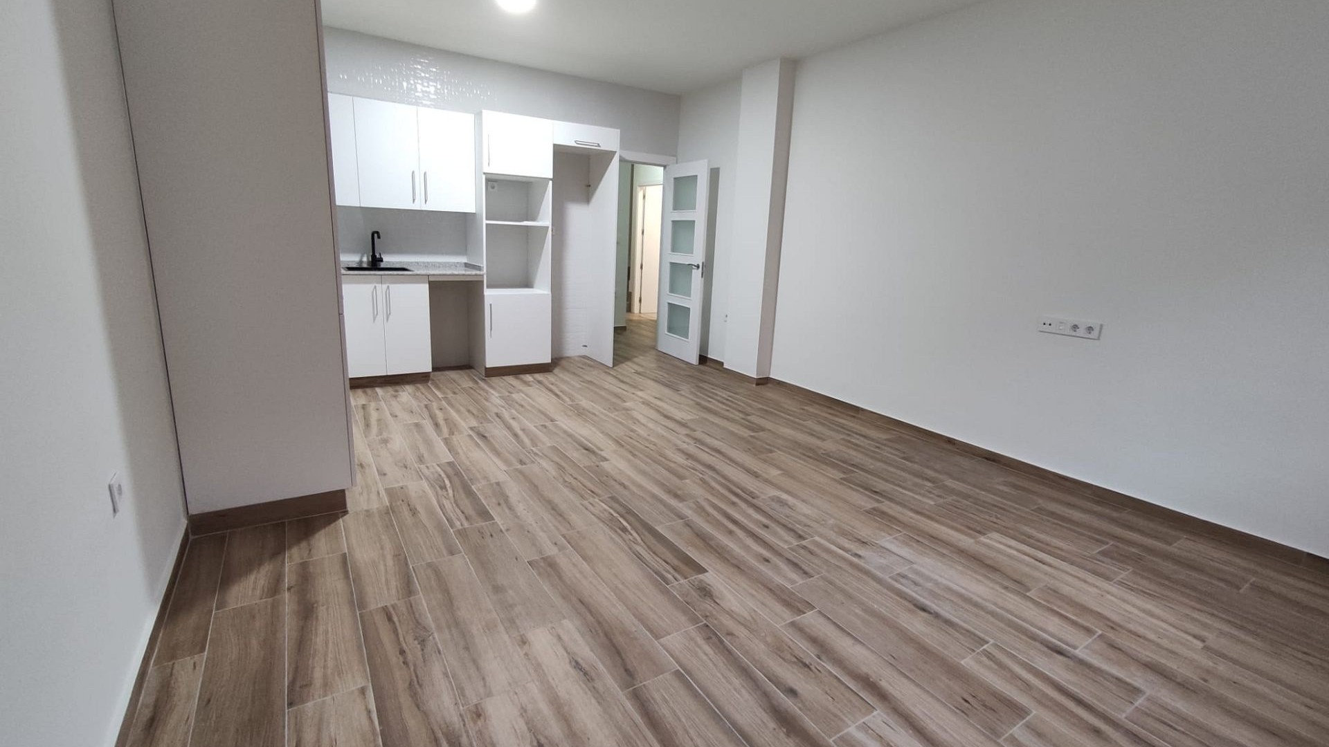 Venta - Casa de pueblo -
Petrer