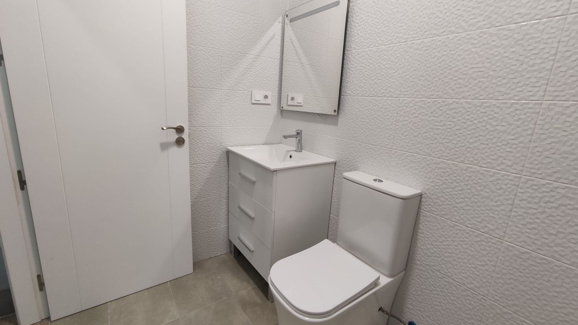 Venta - Casa de pueblo -
Petrer