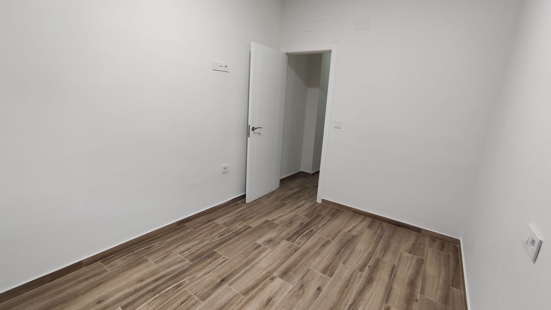 Venta - Casa de pueblo -
Petrer