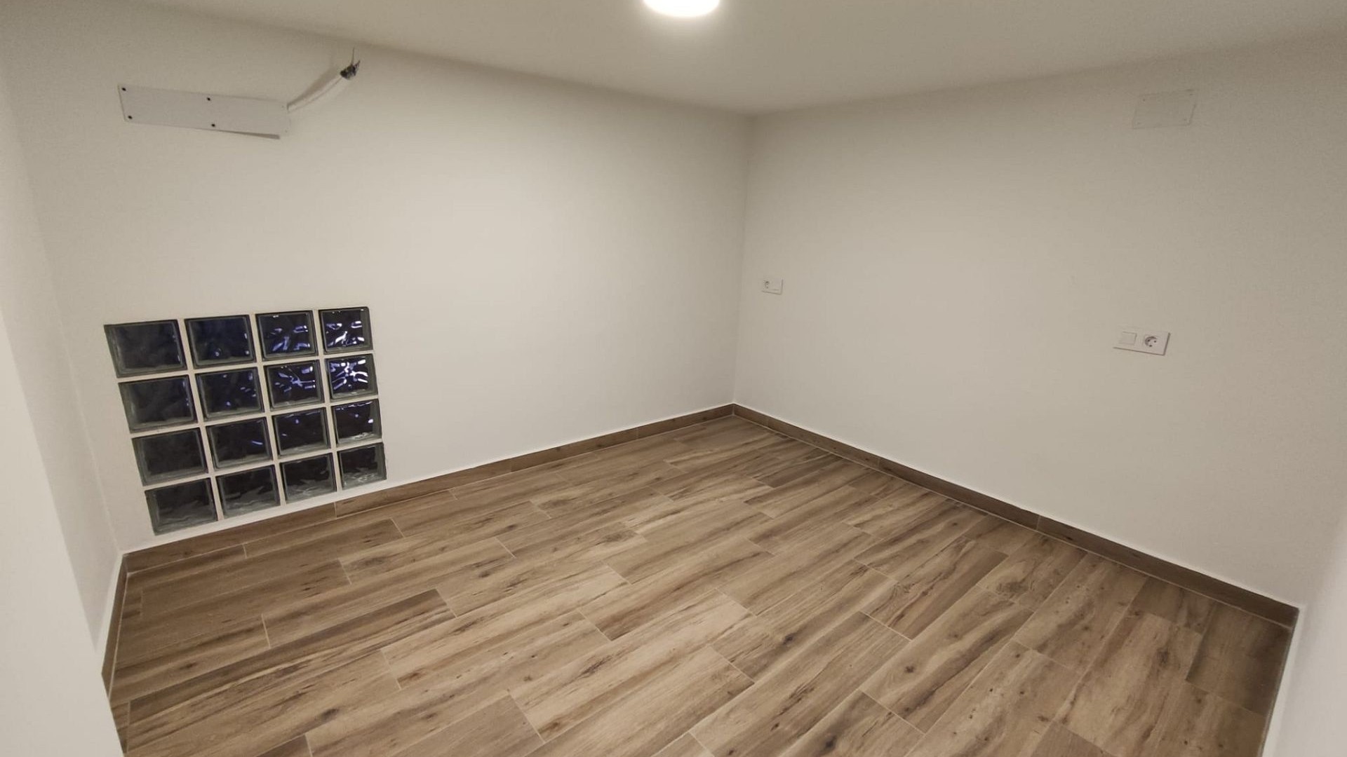 Venta - Casa de pueblo -
Petrer