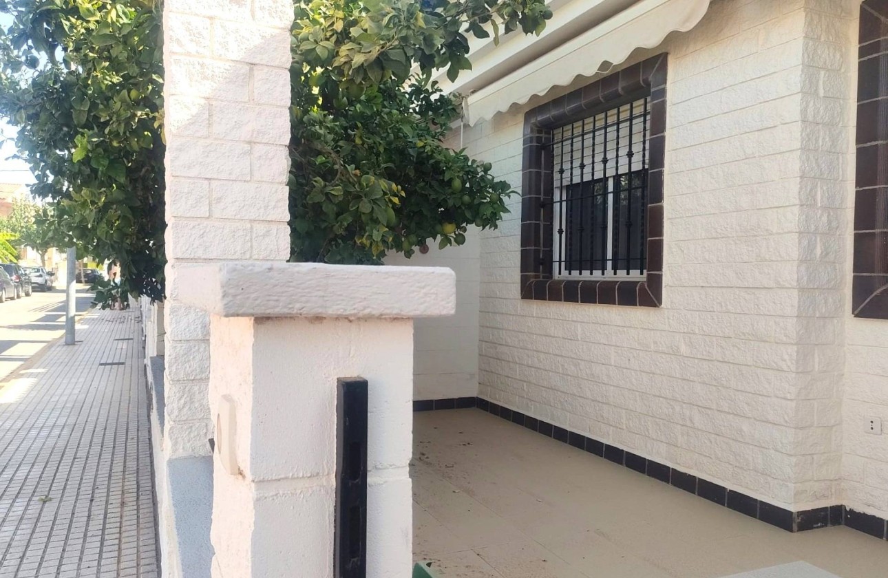 Venta - Casa de pueblo -
Pilar de la Horadada - Torre de la Horadada