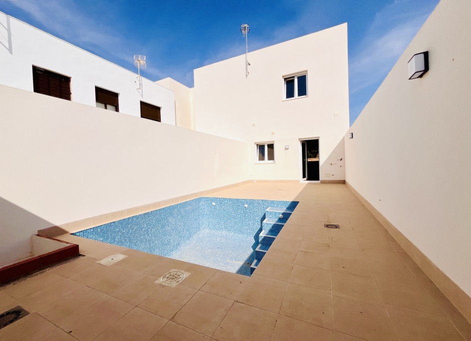 Venta - Casa de pueblo -
Pilar de la Horadada