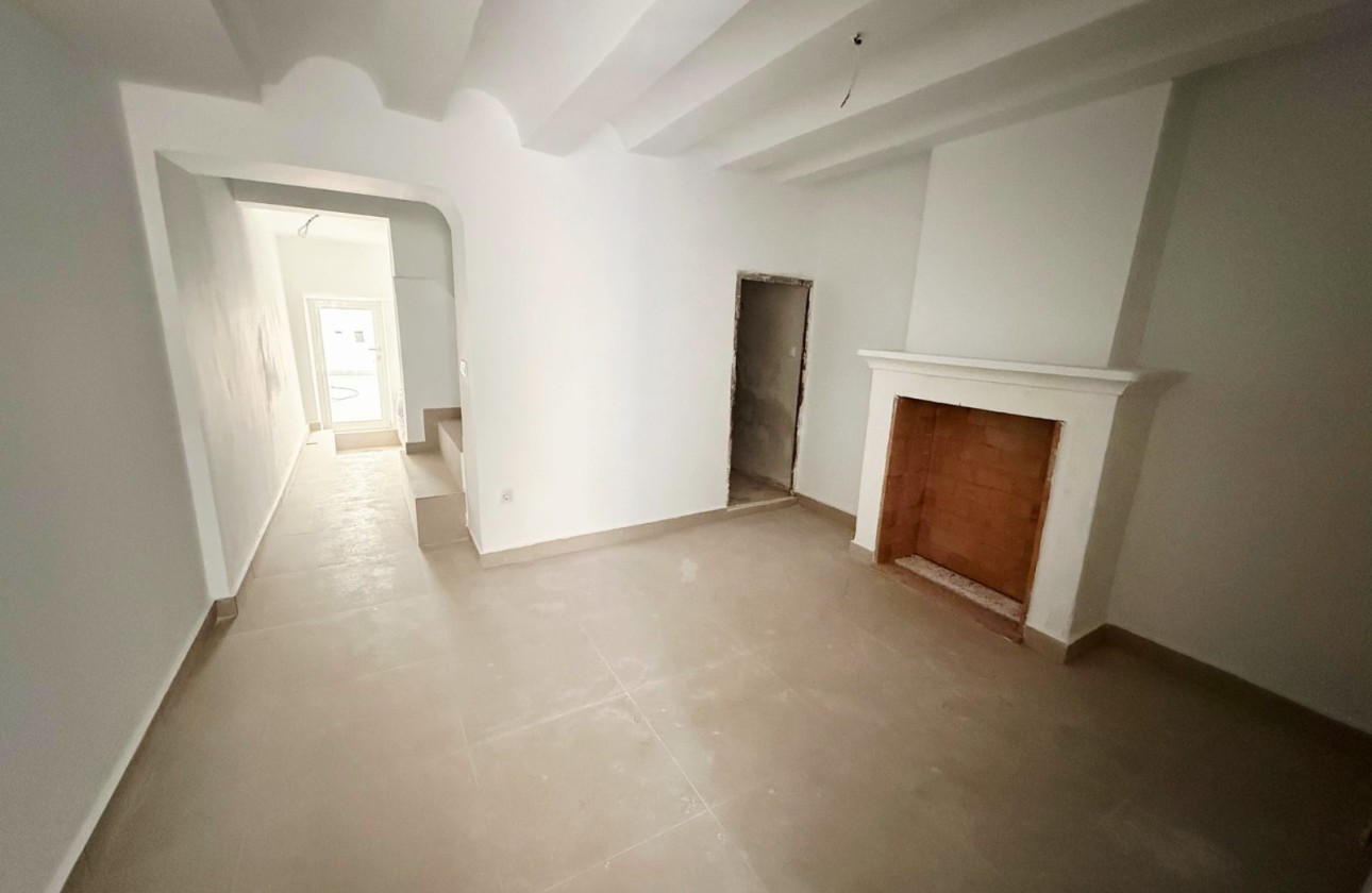 Venta - Casa de pueblo -
Pinoso