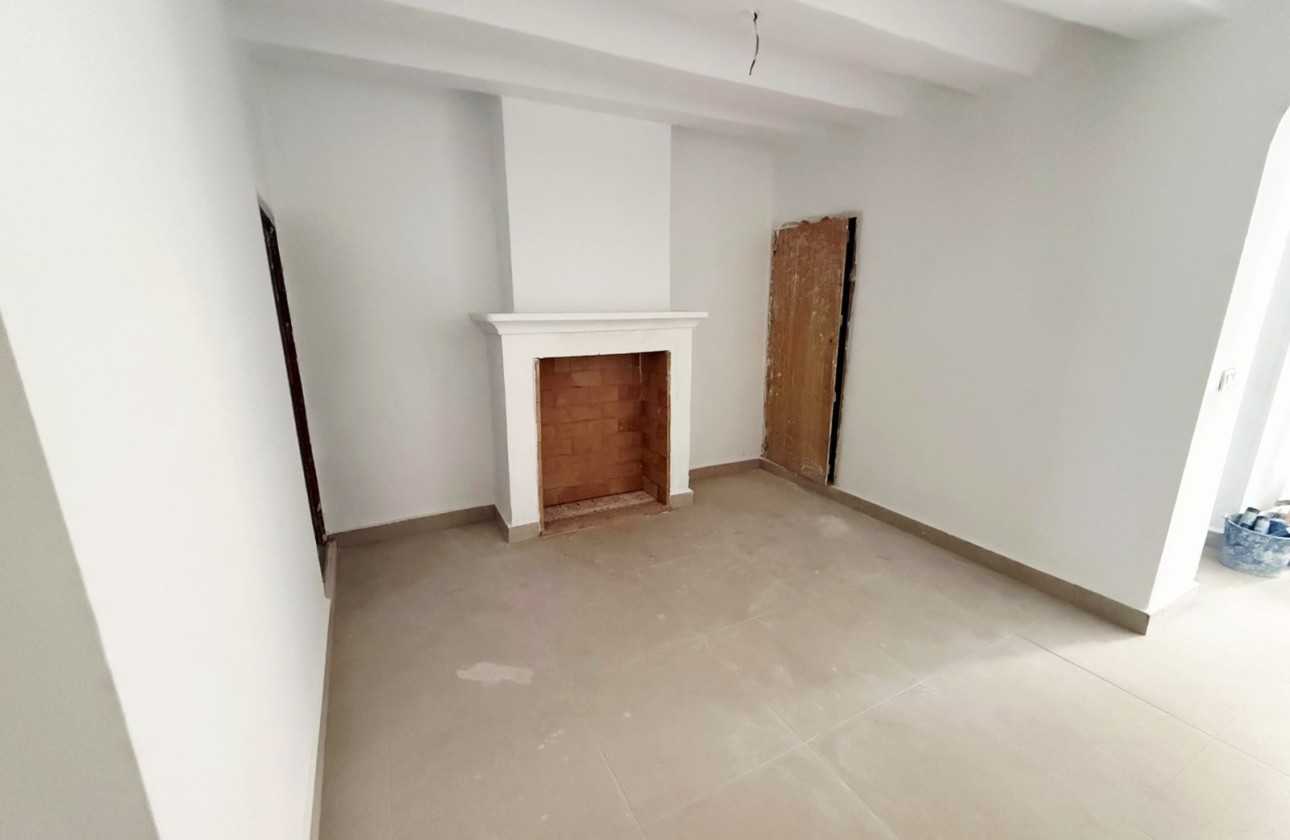 Venta - Casa de pueblo -
Pinoso