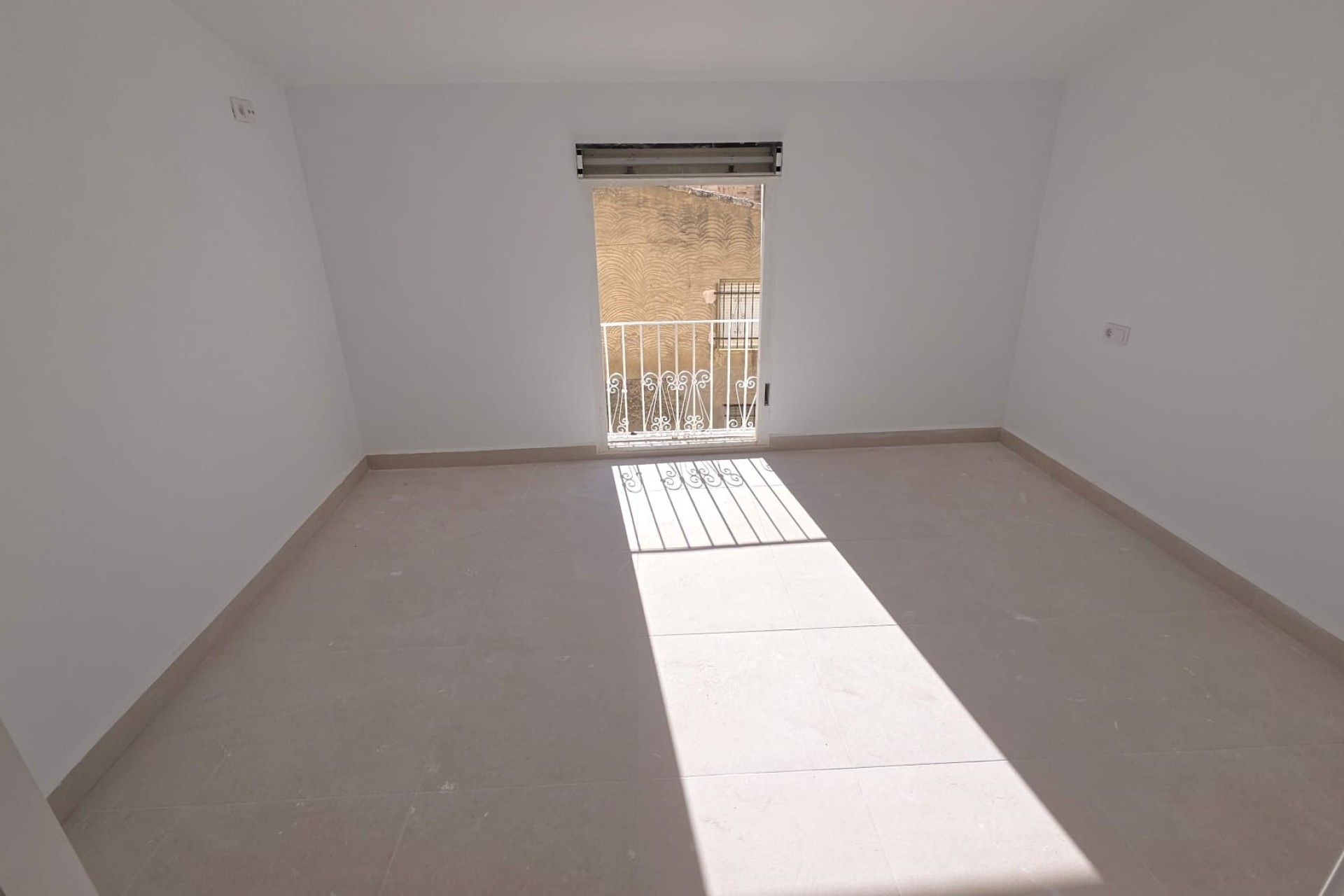 Venta - Casa de pueblo -
Pinoso