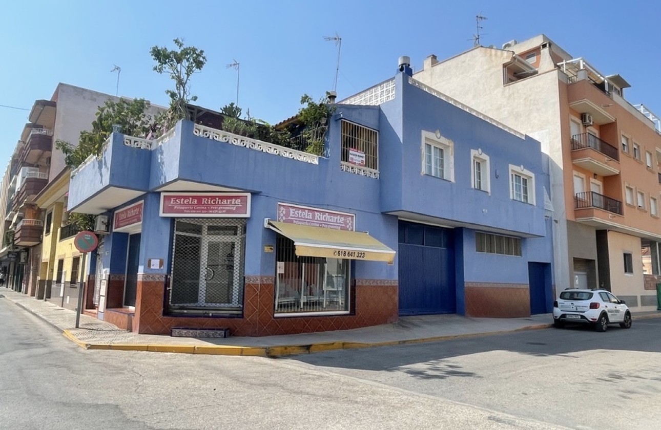 Venta - Casa de pueblo -
Rojales