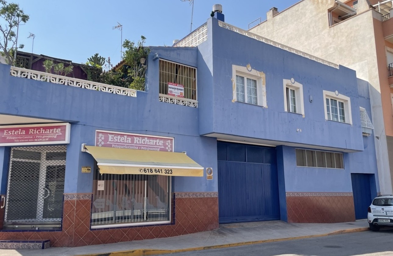 Venta - Casa de pueblo -
Rojales