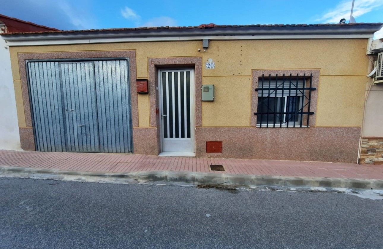 Venta - Casa de pueblo -
Salinas