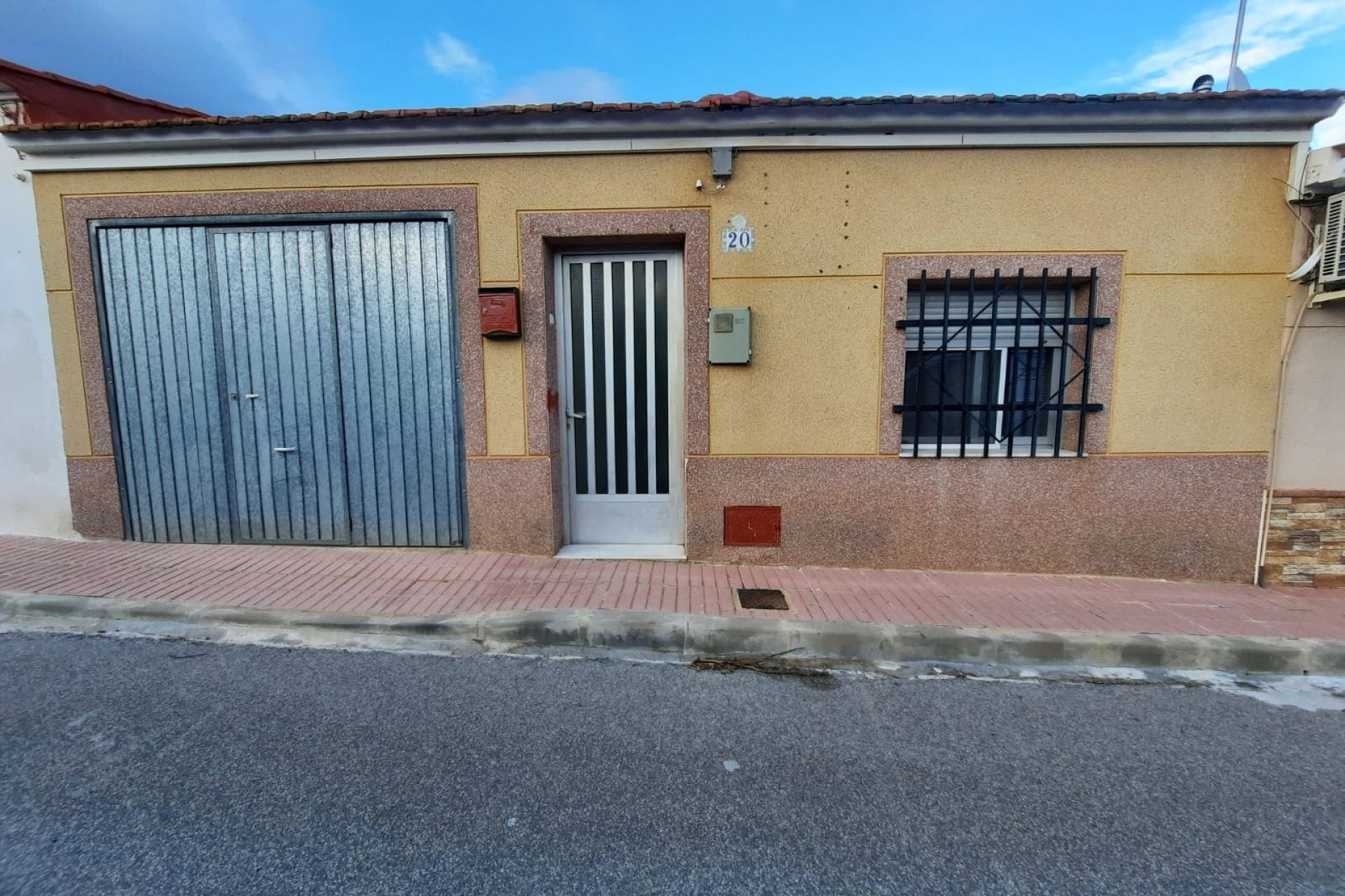 Venta - Casa de pueblo -
Salinas