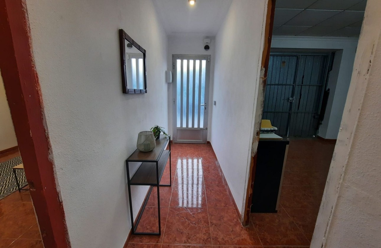 Venta - Casa de pueblo -
Salinas