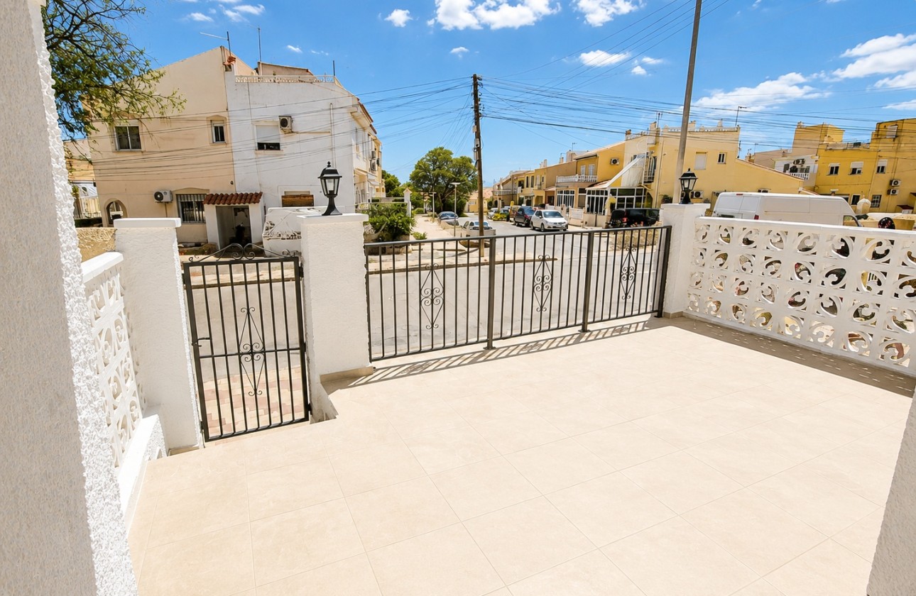 Venta - Casa de pueblo -
San Fulgencio - La Marina