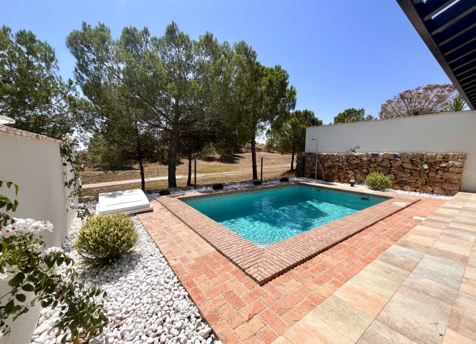 Venta - Casa de pueblo -
Sucina