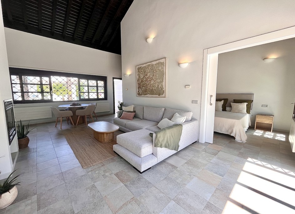 Venta - Casa de pueblo -
Sucina