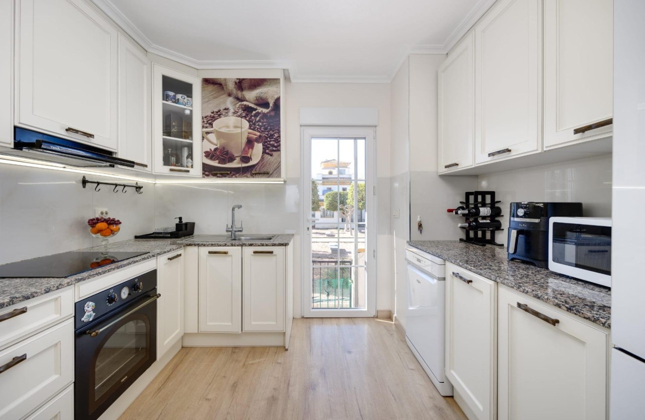 Venta - Casa de pueblo -
Torrevieja - Aguas Nuevas