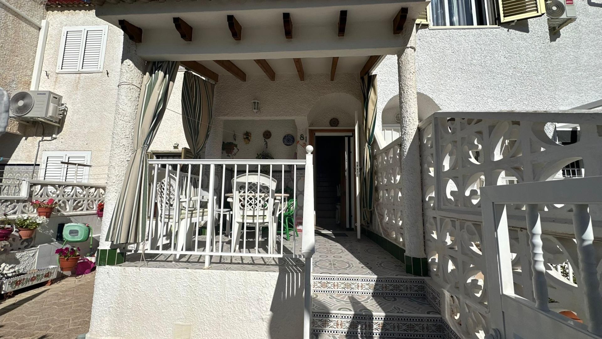 Venta - Casa de pueblo -
Torrevieja - Centro