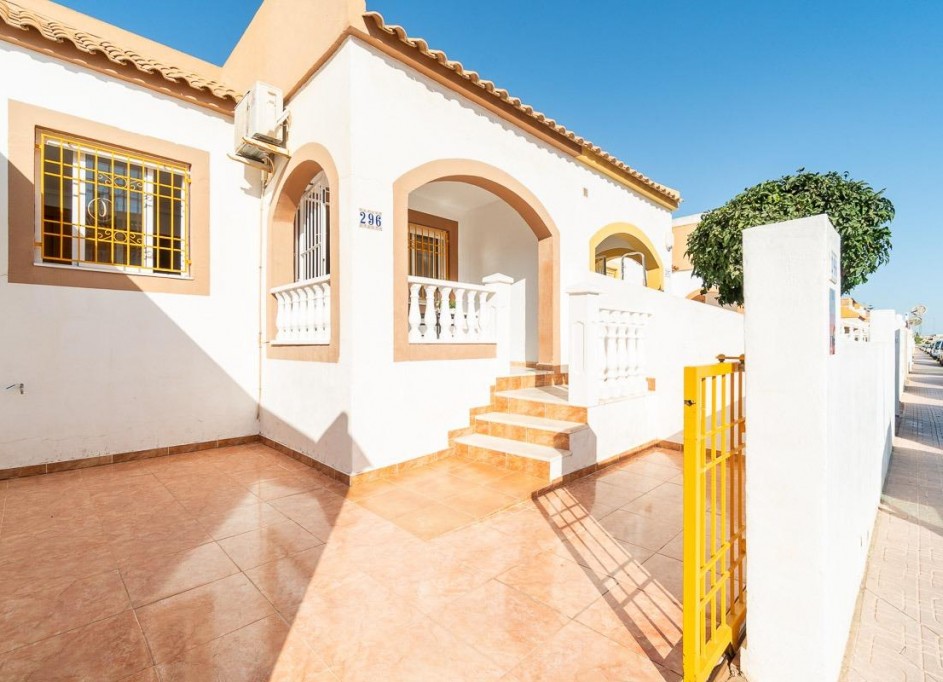 Venta - Casa de pueblo -
Torrevieja - El limonar