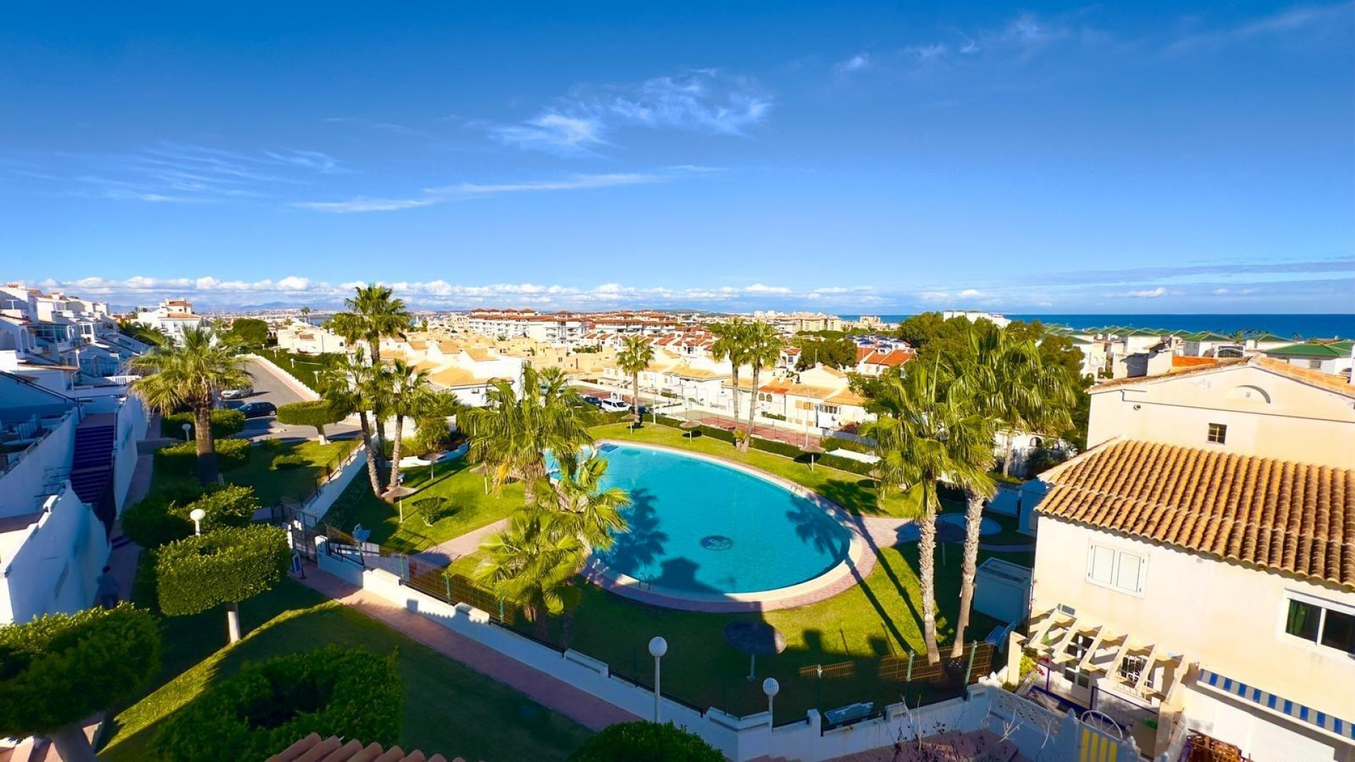 Venta - Casa de pueblo -
Torrevieja - La Mata