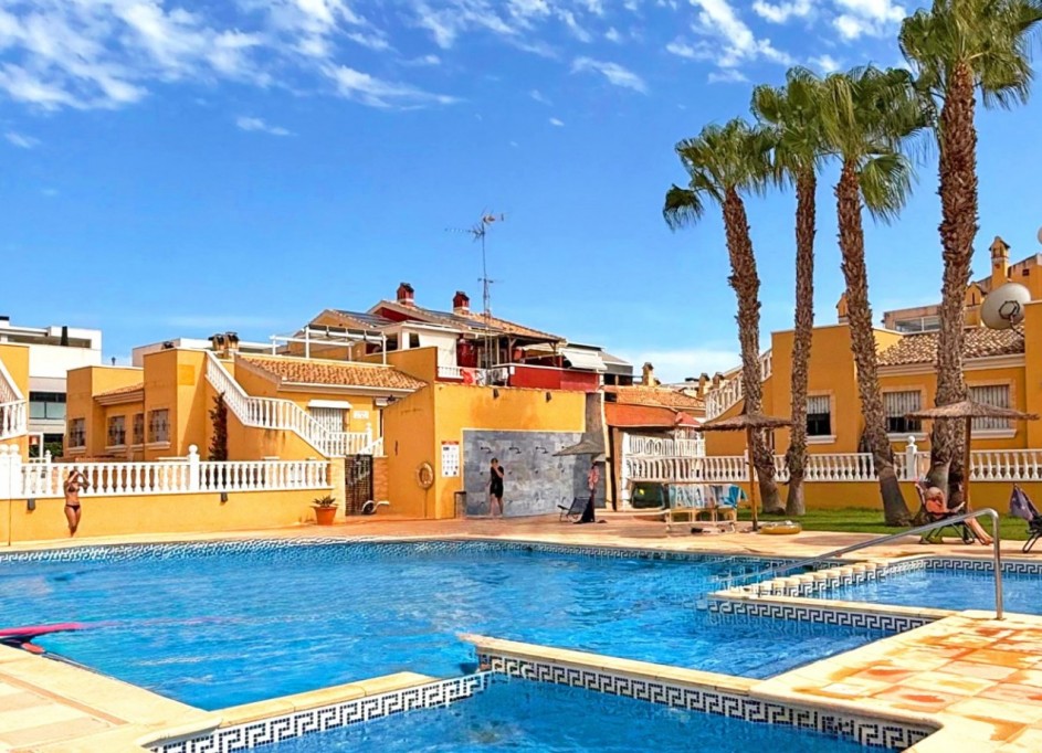 Venta - Casa de pueblo -
Torrevieja - La Siesta - El Salado -  Torreta