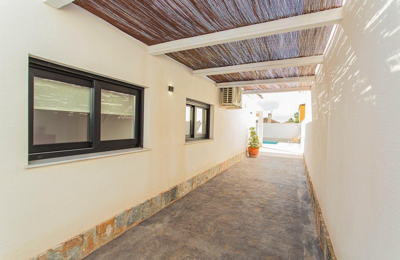 Venta - Casa de pueblo -
Torrevieja - La Siesta