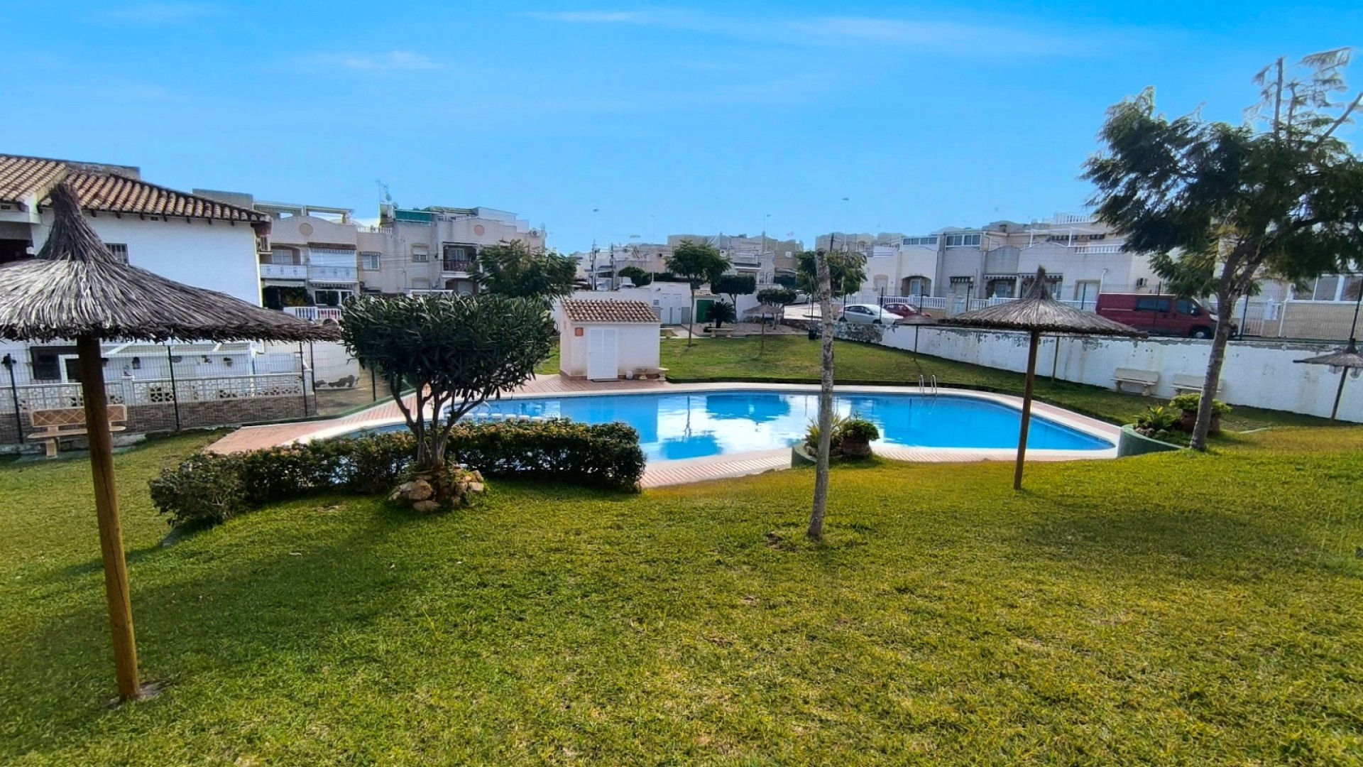 Venta - Casa de pueblo -
Torrevieja - Lago jardin
