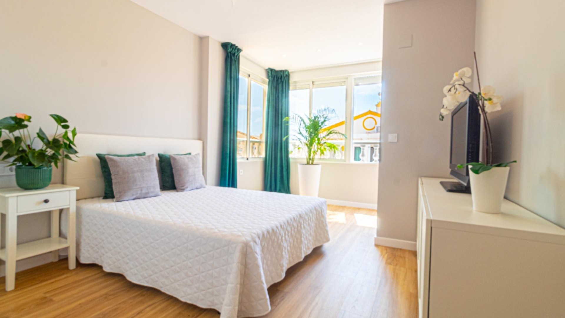 Venta - Casa de pueblo -
Torrevieja - Los altos