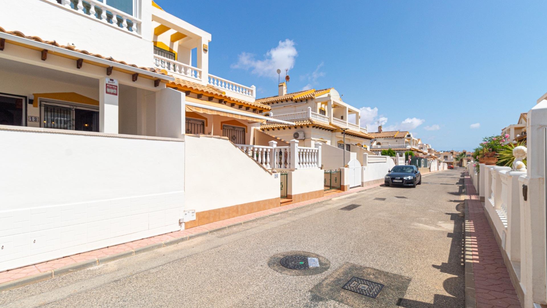 Venta - Casa de pueblo -
Torrevieja - Los altos