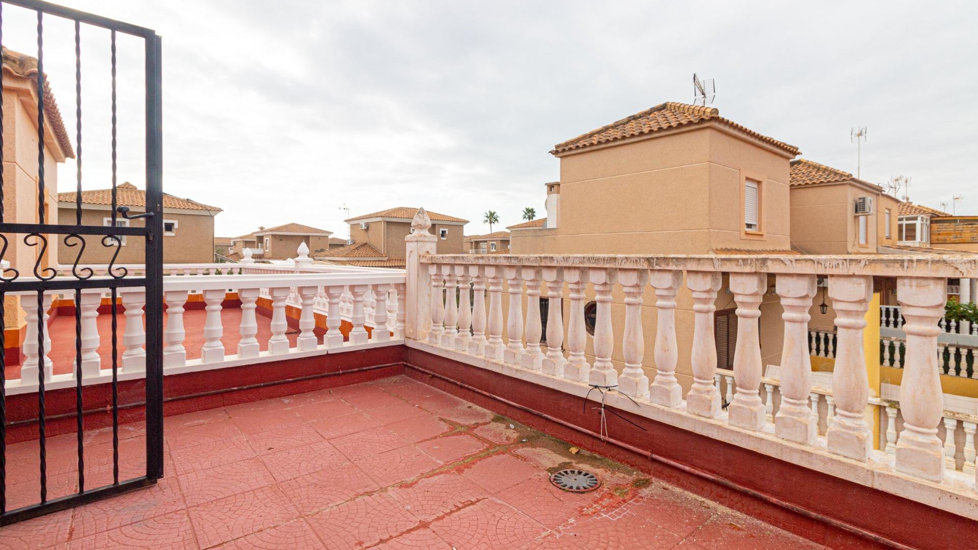 Venta - Casa de pueblo -
Torrevieja - Los altos