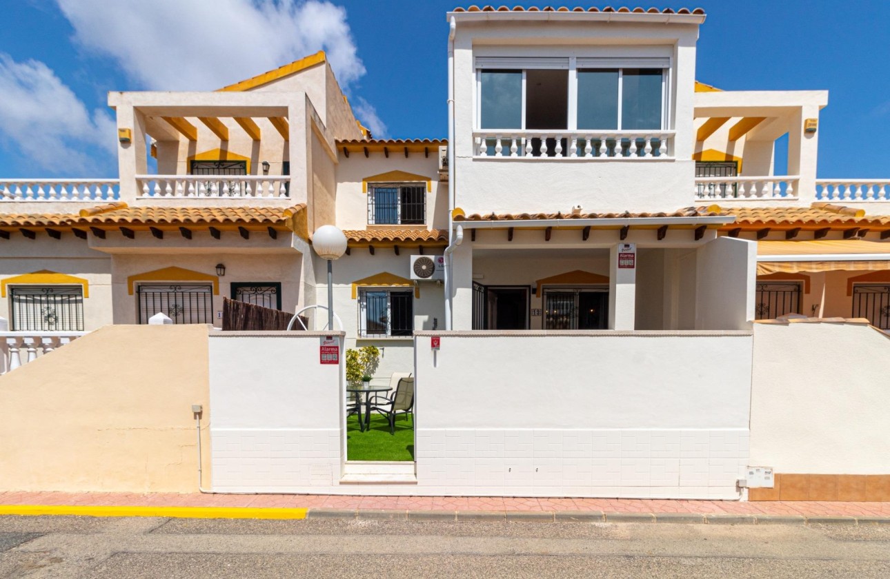 Venta - Casa de pueblo -
Torrevieja - Los altos