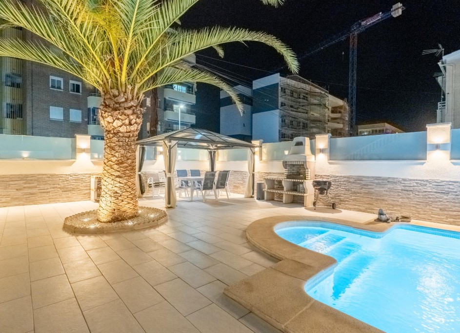 Venta - Casa de pueblo -
Torrevieja - Punta prima