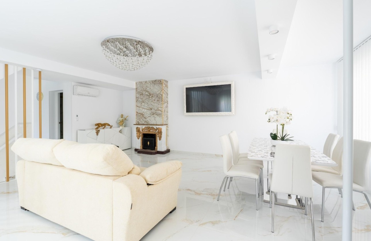 Venta - Casa de pueblo -
Torrevieja - Punta Prima