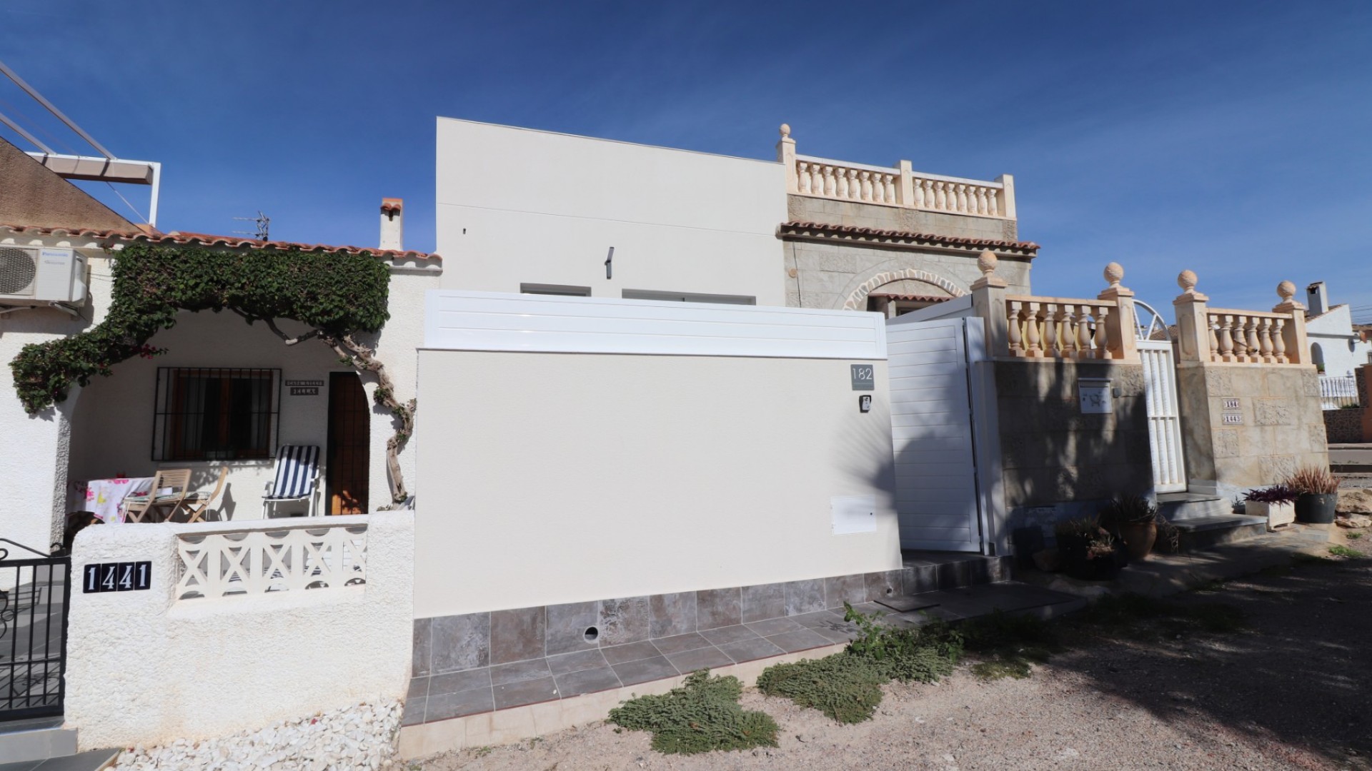 Venta - Casa de pueblo -
Torrevieja - San Luis