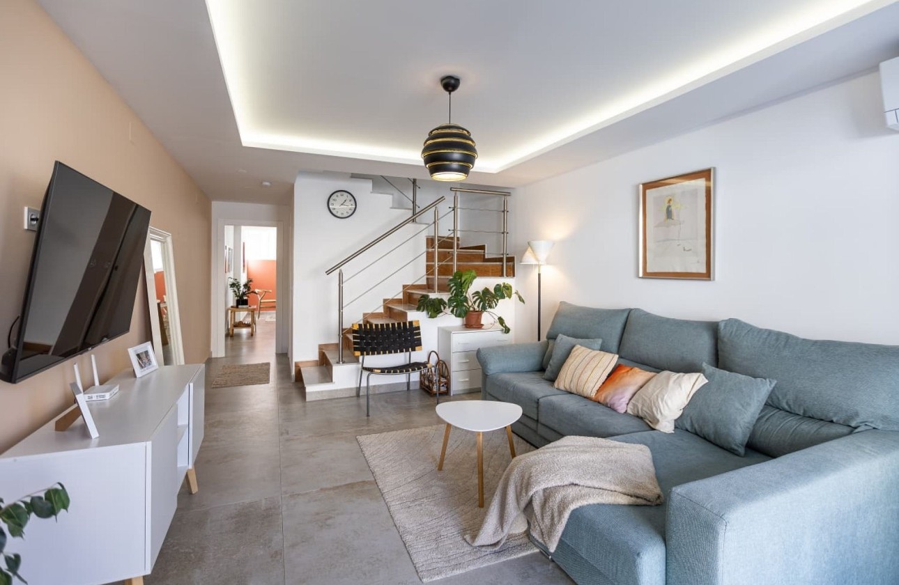 Venta - Casa de pueblo -
Torrevieja