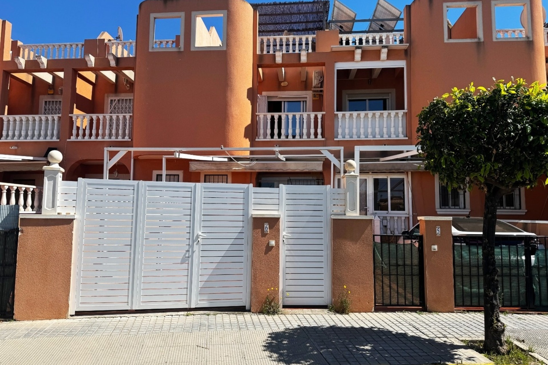 Venta - Casa de pueblo -
Torrevieja