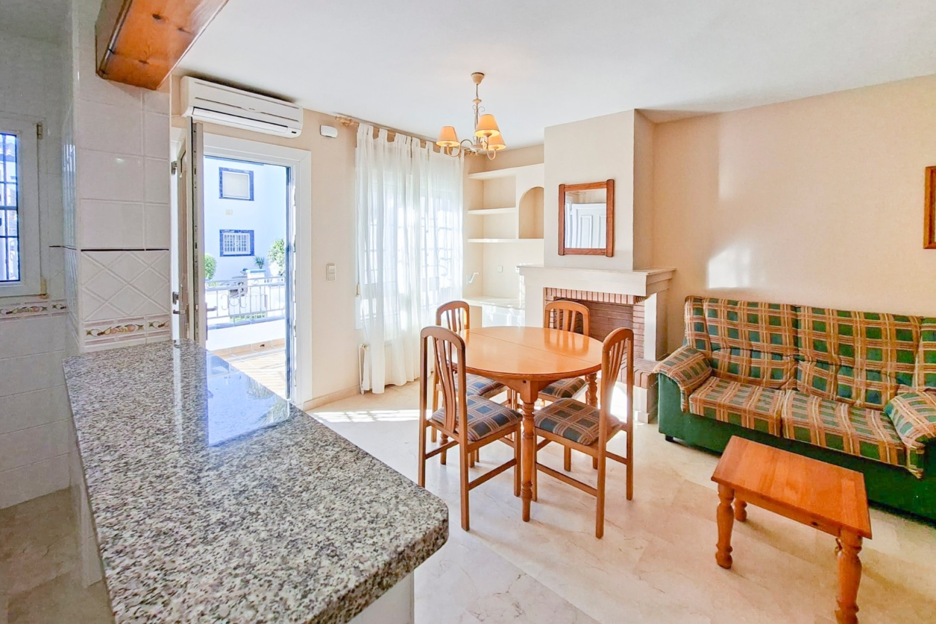 Venta - Casa de pueblo -
Villamartín