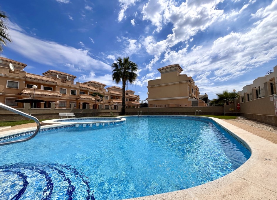 Venta - Casa de pueblo -
Villamartín